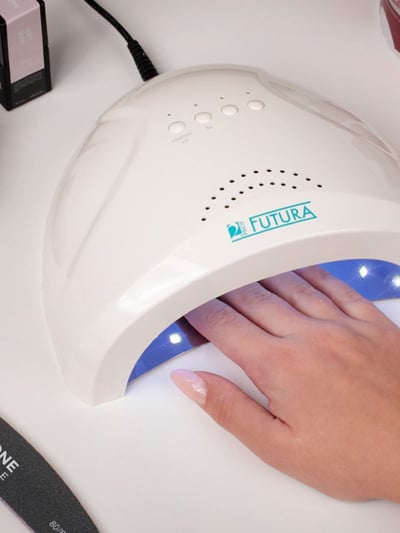 lampada per unghie copertina